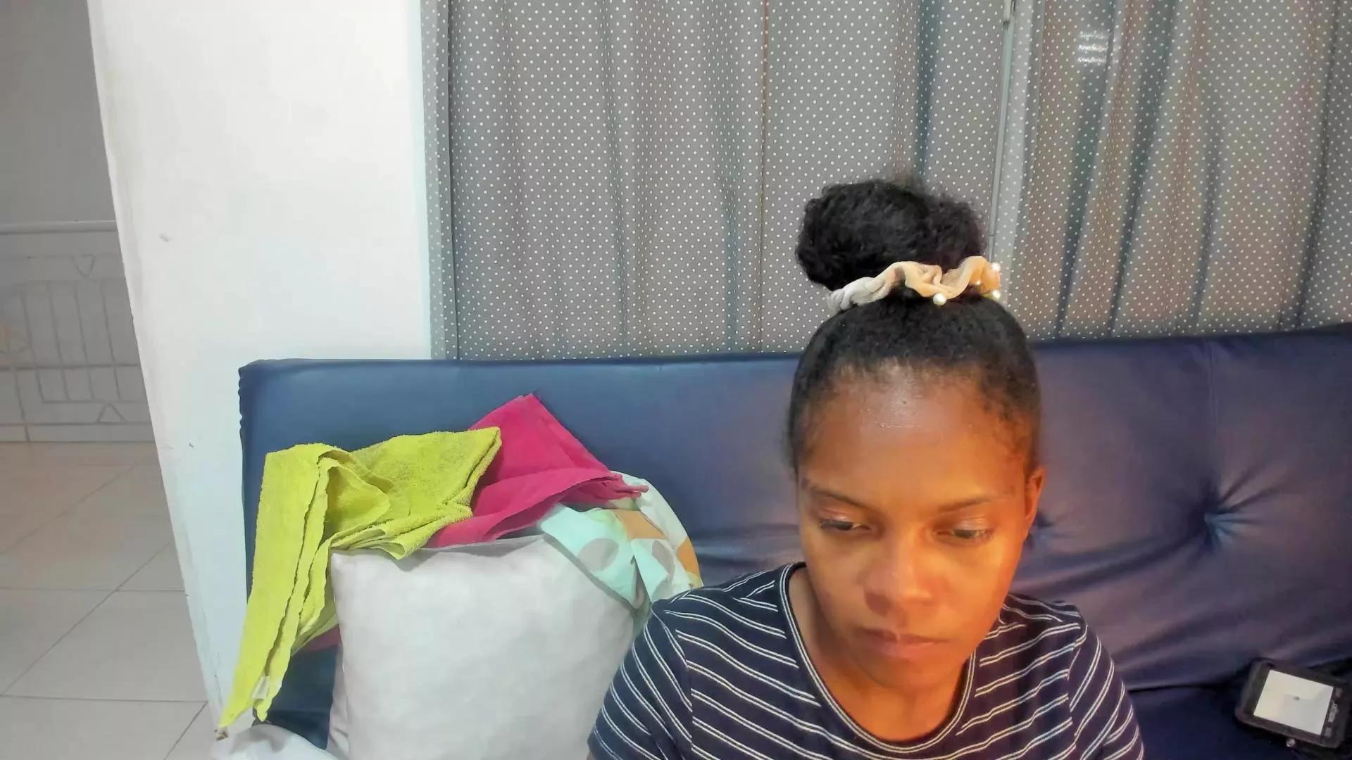 anamyle on Cam4 