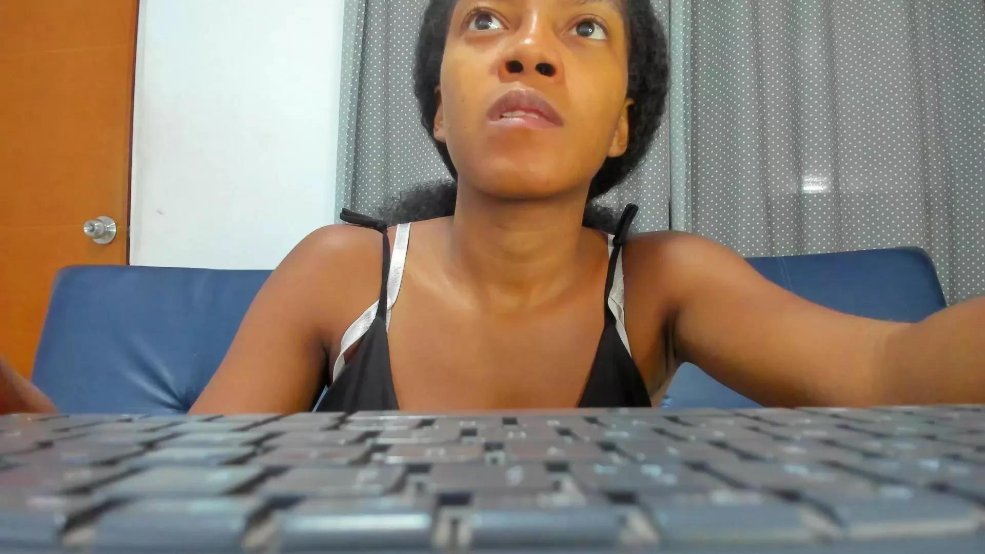 anamyle on Cam4 