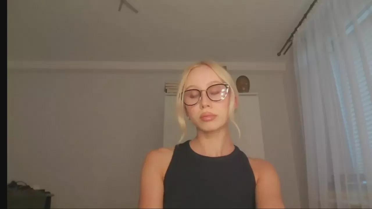 AnyaPeach on Cam4 