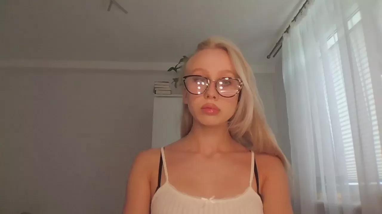 AnyaPeach on Cam4 
