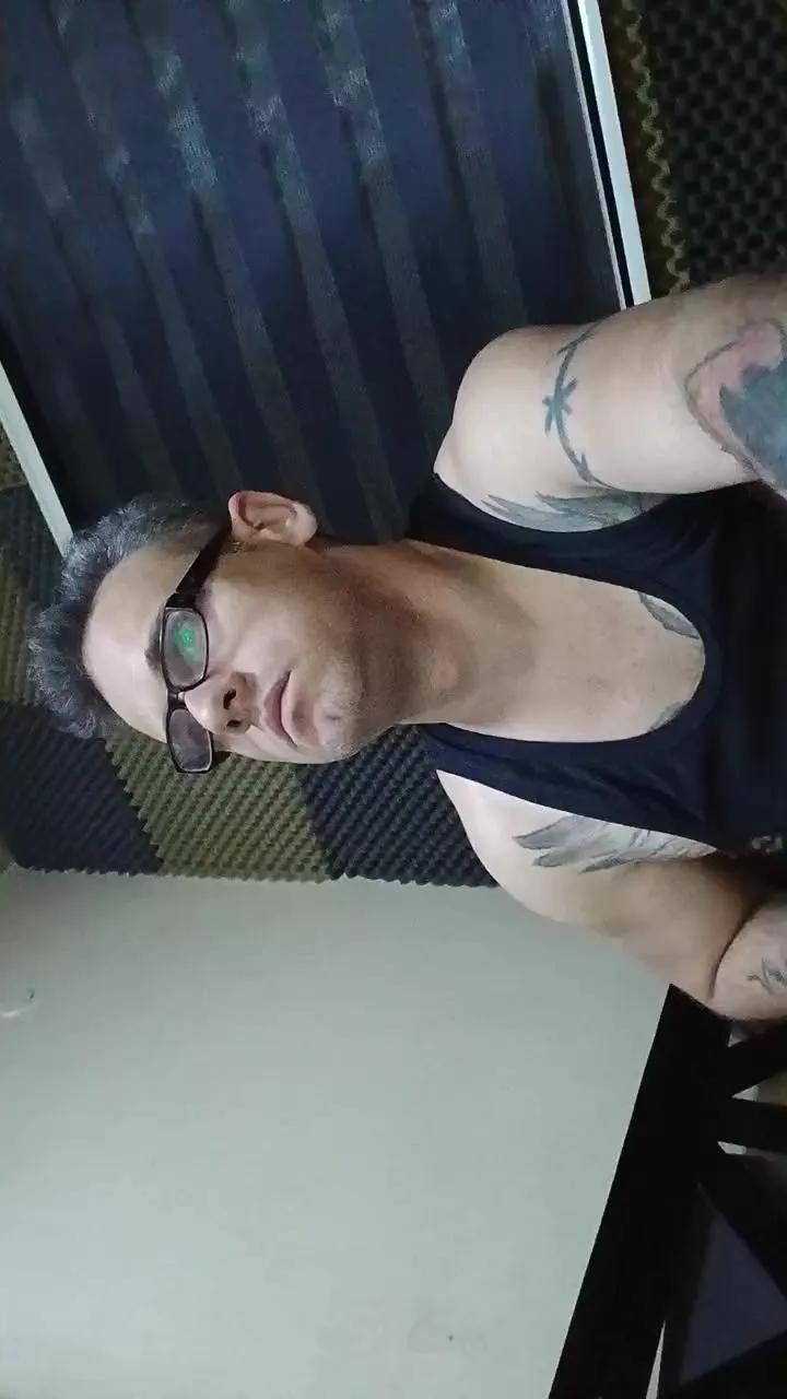 Offline Arabian4 on Cam4