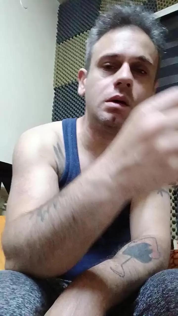 Offline Arabian4 on Cam4