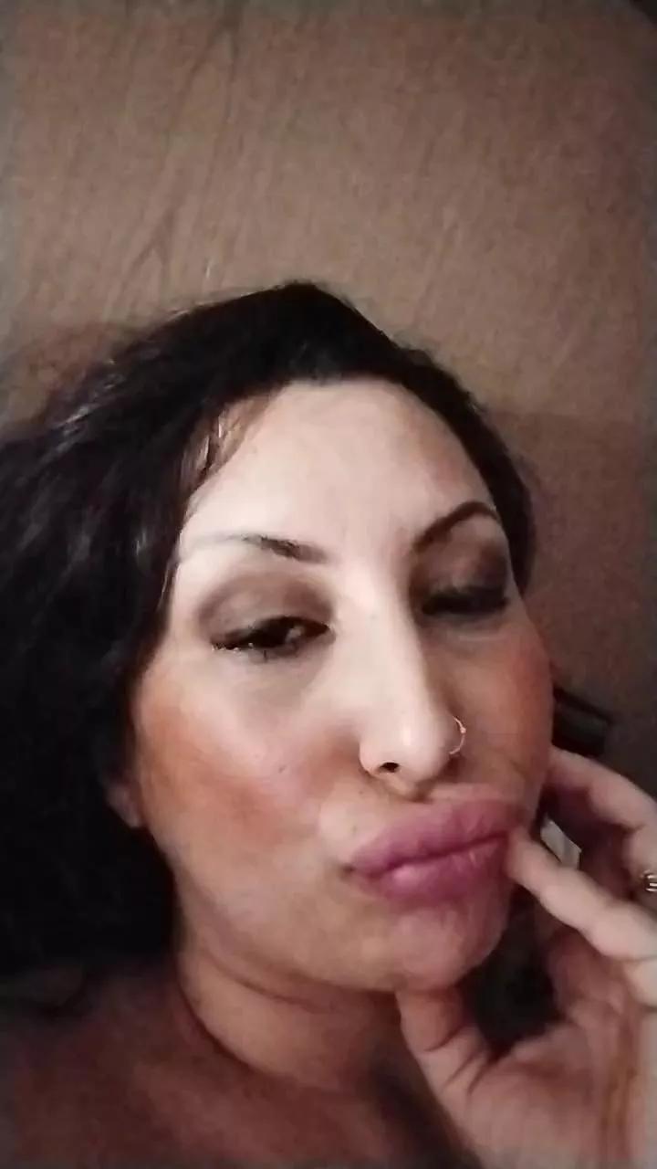 ashahotdoll1 on Cam4 