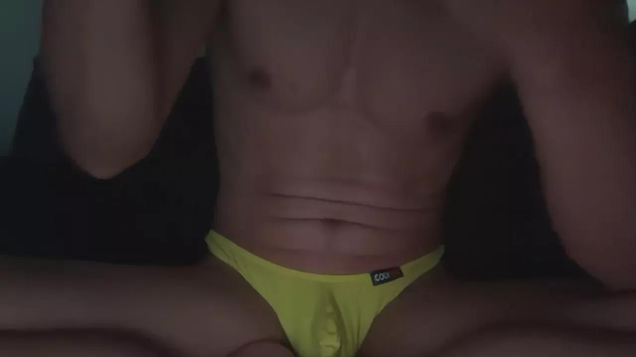 babyboyeatfing1 on Cam4 