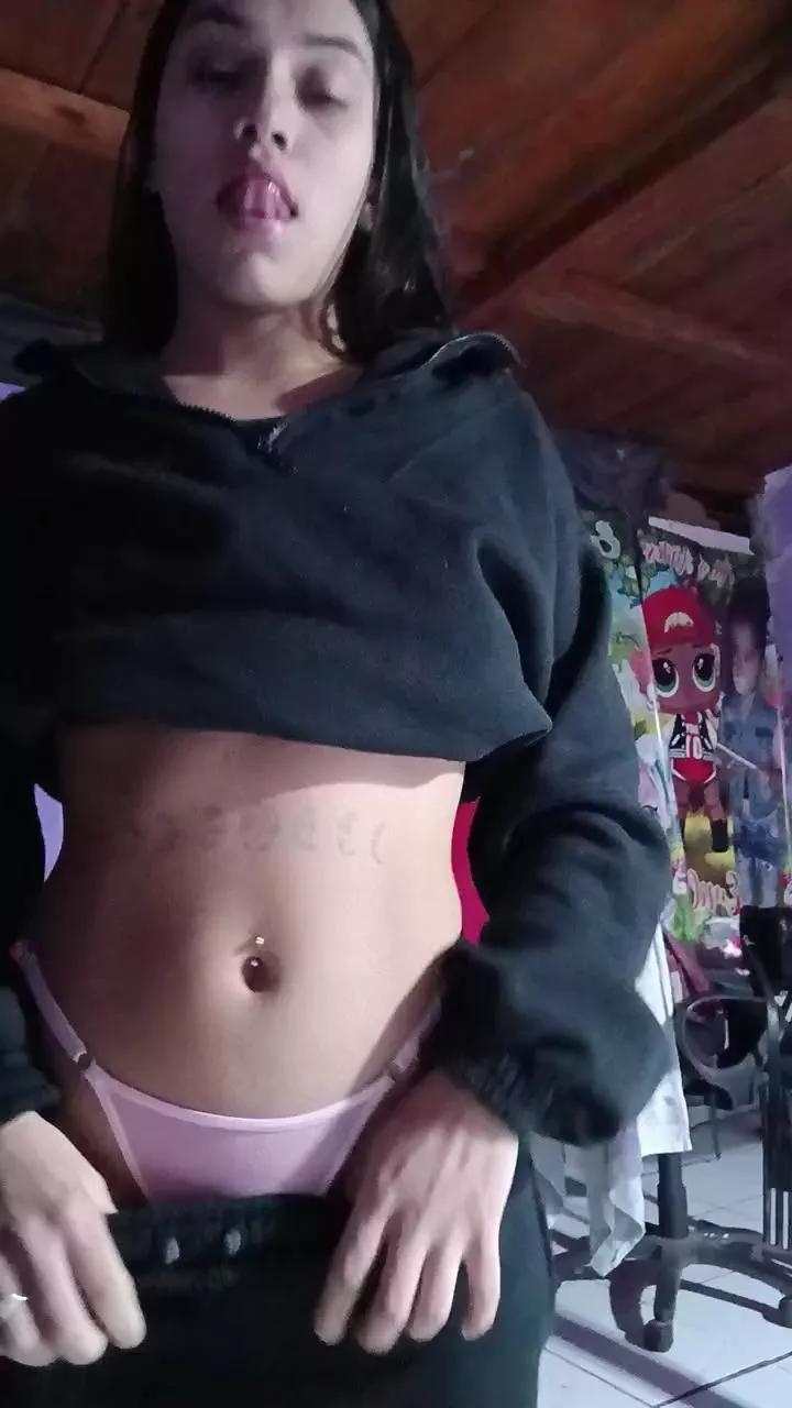 Babyescorpio222 on Cam4 