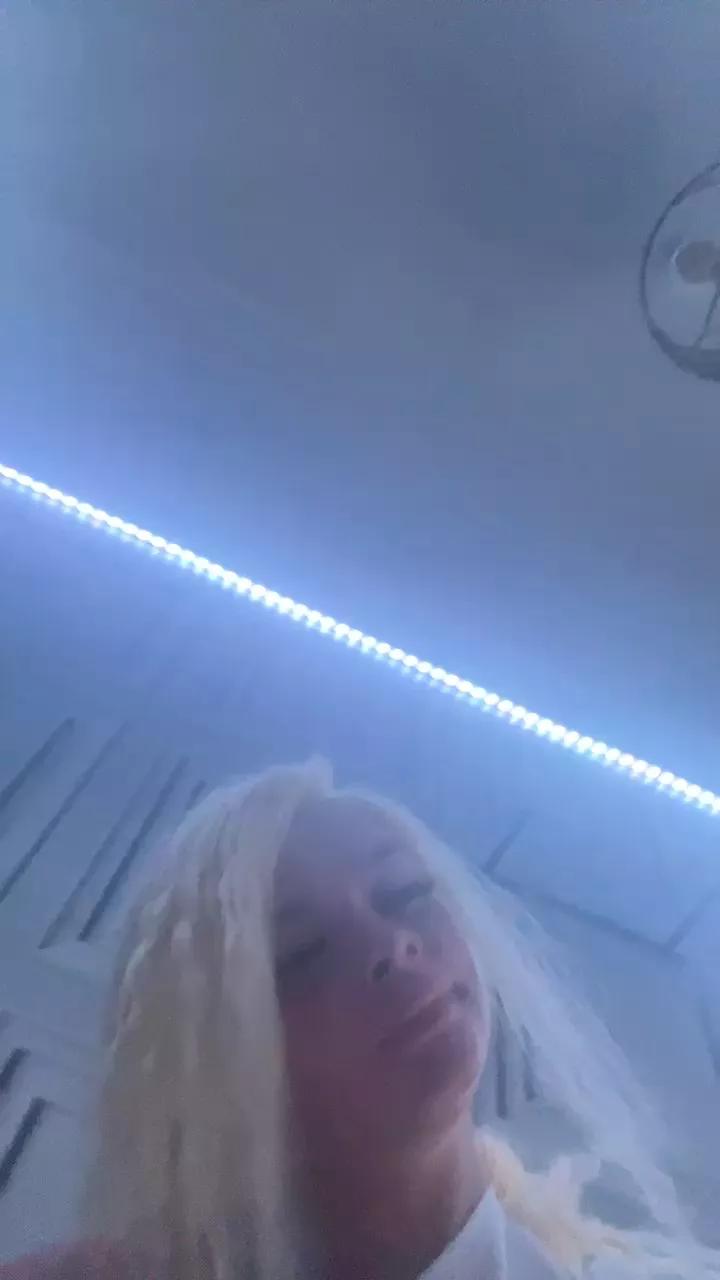 Babygirl2001x on Cam4 