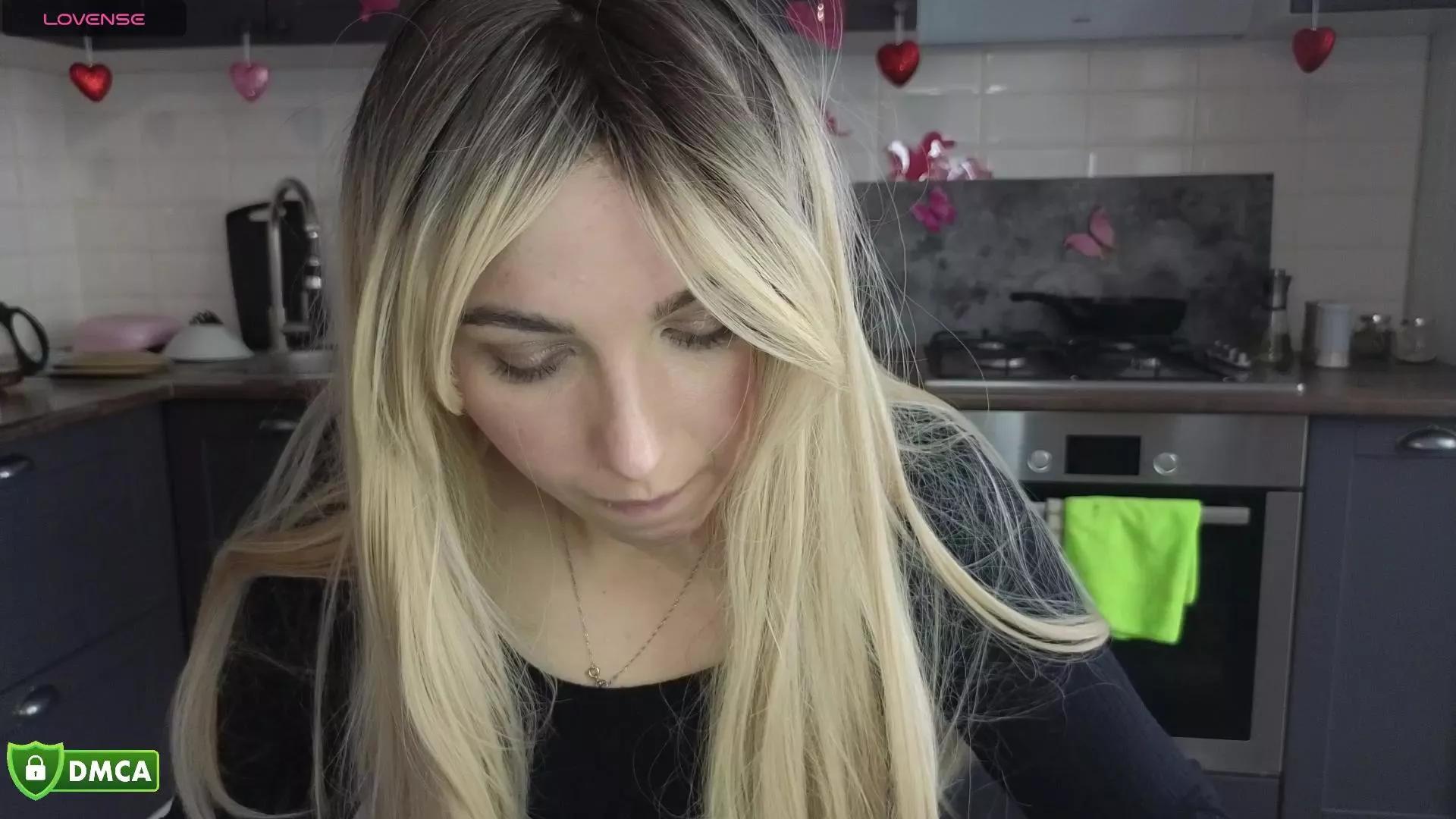 BabyLaYoda on Cam4 