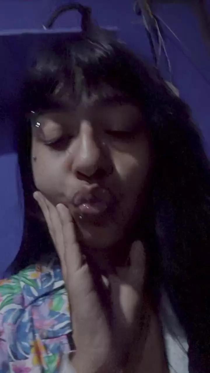 Bebecam2002 on Cam4 