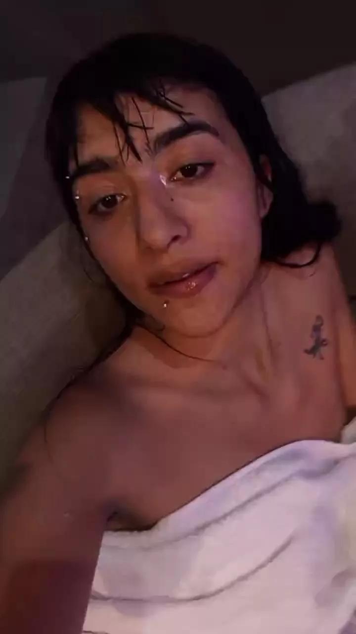 Bebecam2002 on Cam4 