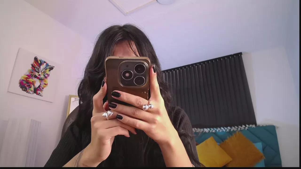 Bella_Poisonous on Cam4 