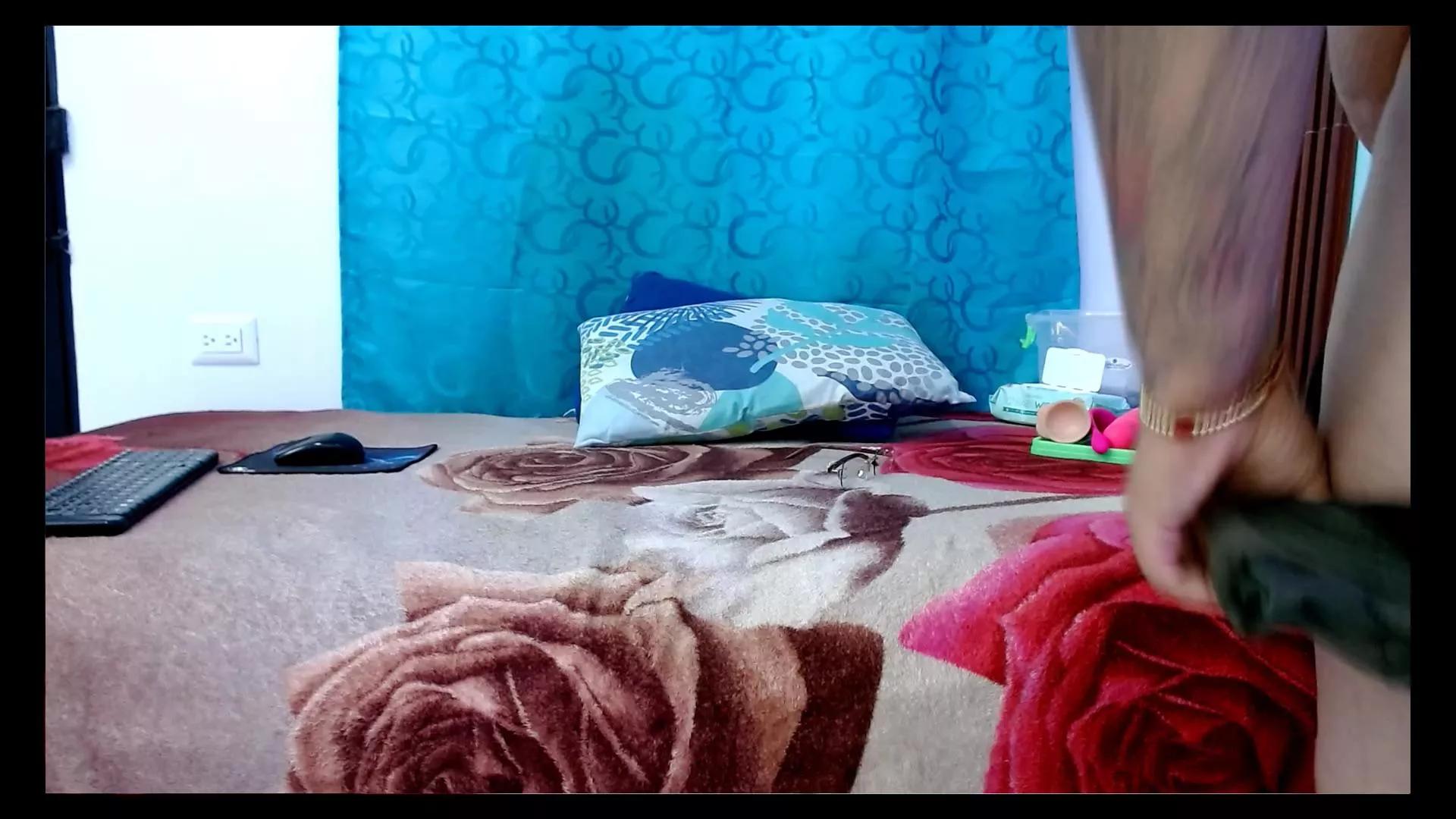 bellotabigtits on Cam4 