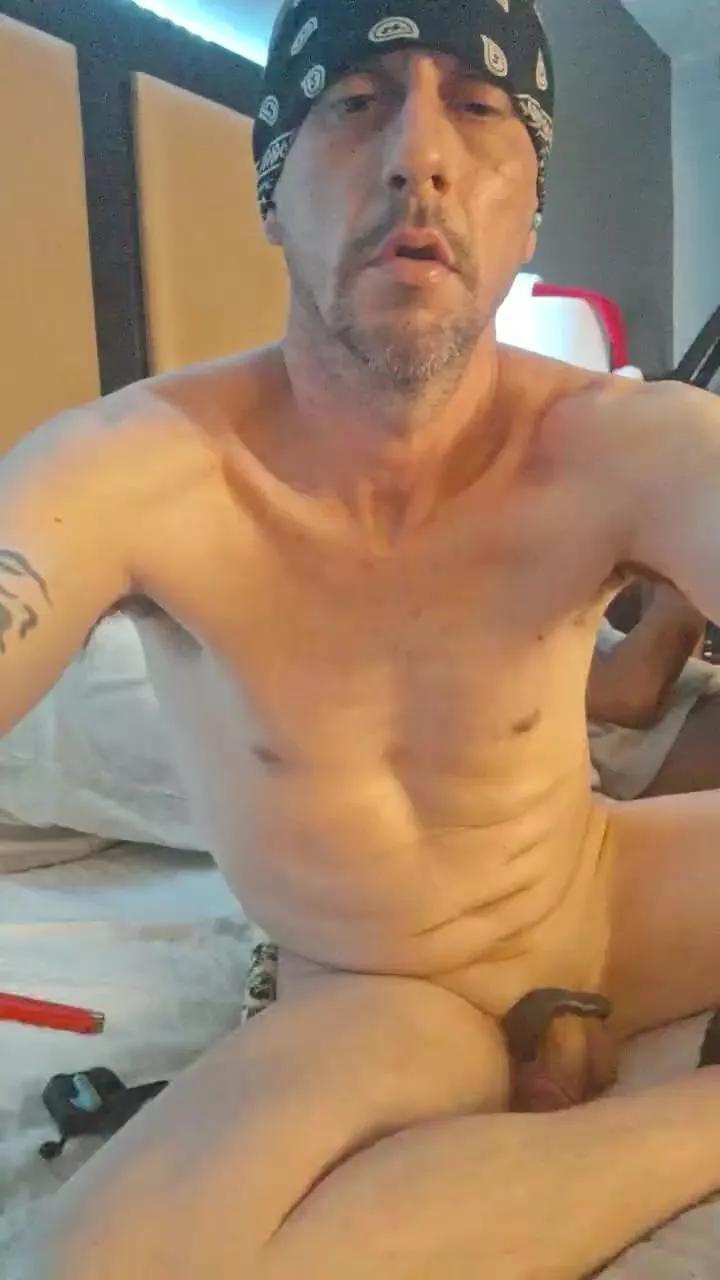 Freechat bigdickbuzzy on Cam4