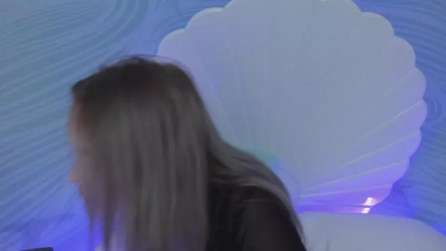 blonde_miahot on Cam4 