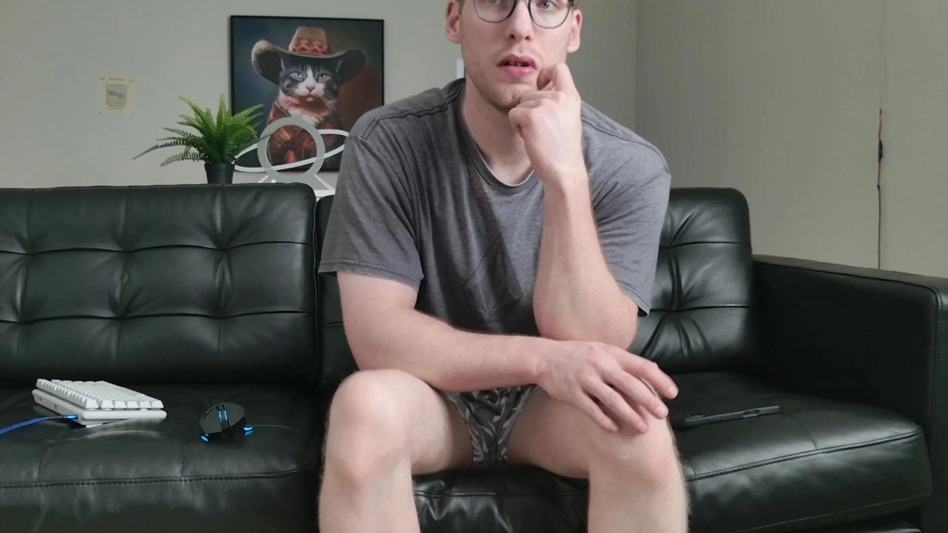 Offline BlueEyedTallGuy on Cam4