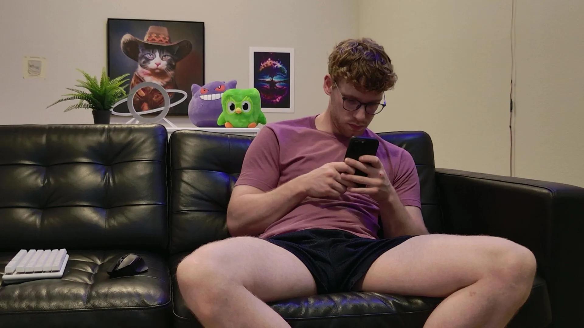 Offline BlueEyedTallGuy on Cam4