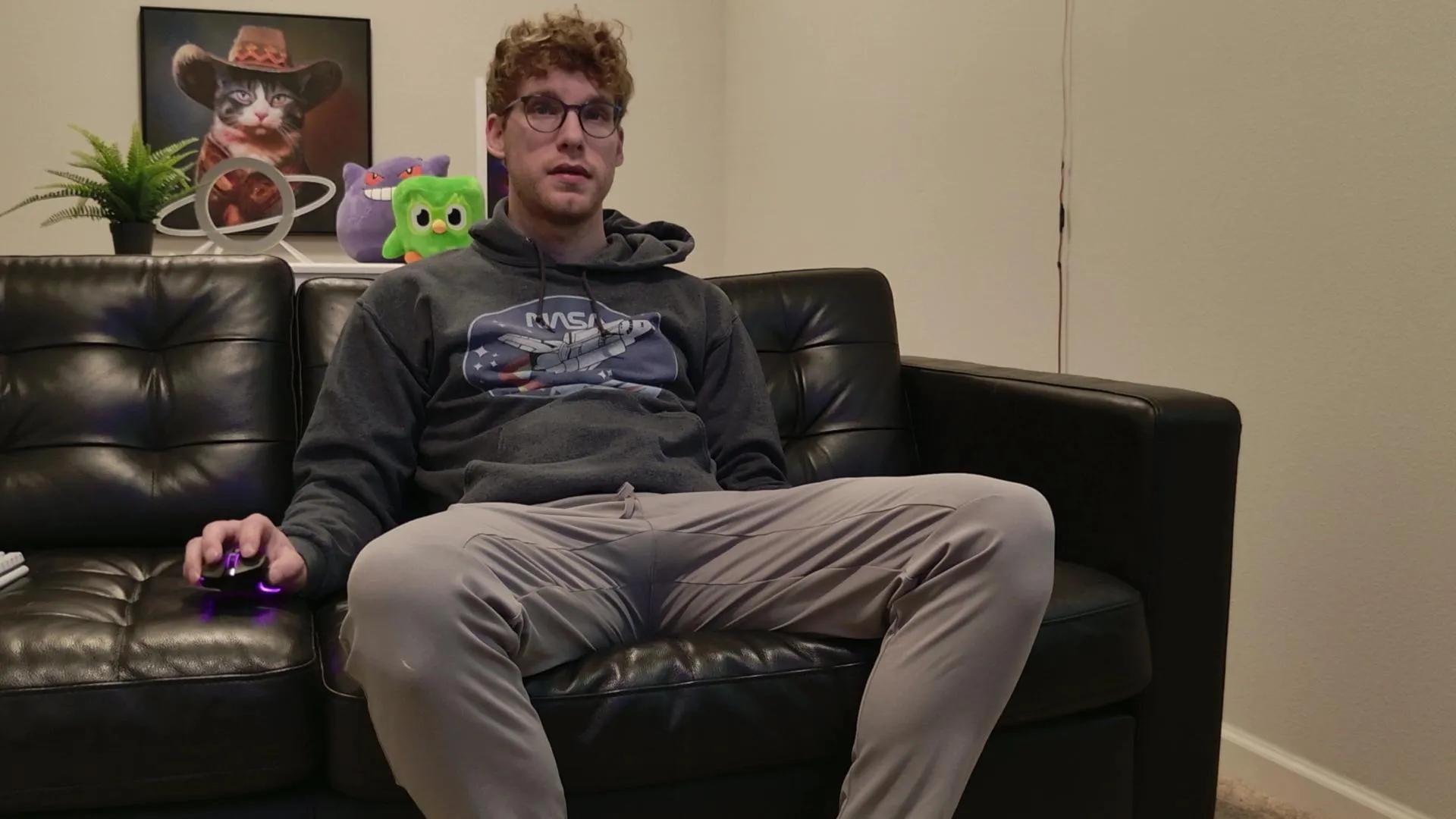 Offline BlueEyedTallGuy on Cam4