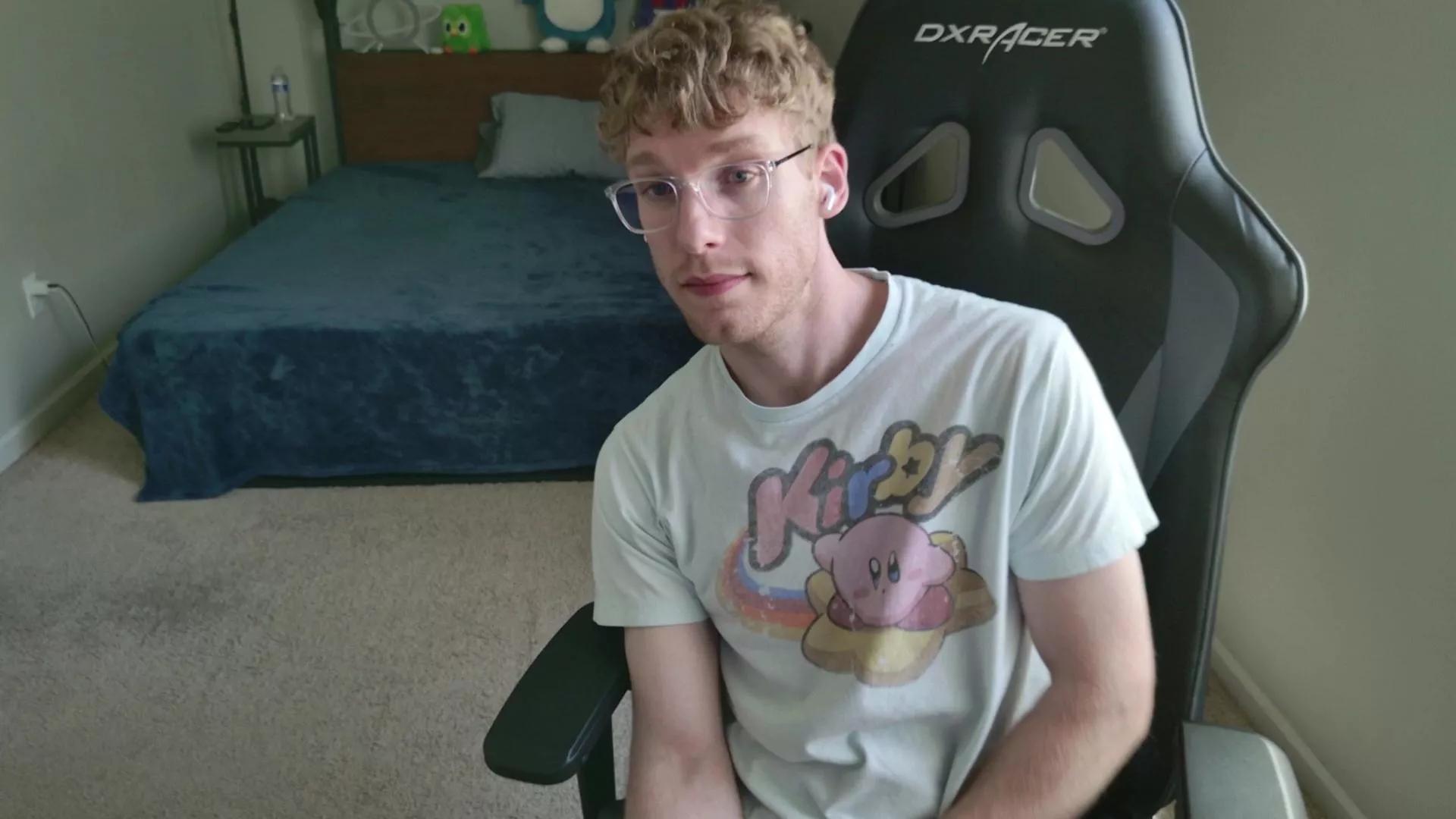 Offline BlueEyedTallGuy on Cam4