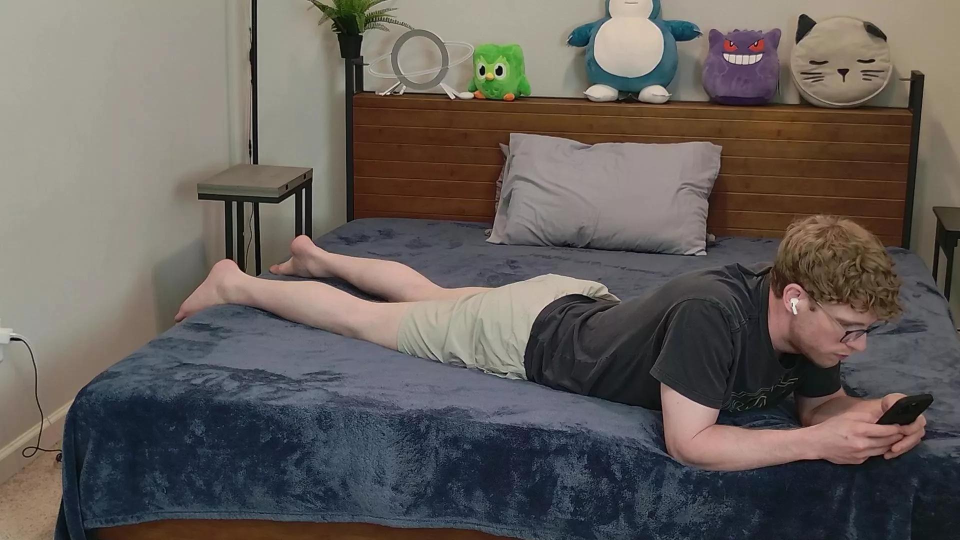 Offline BlueEyedTallGuy on Cam4