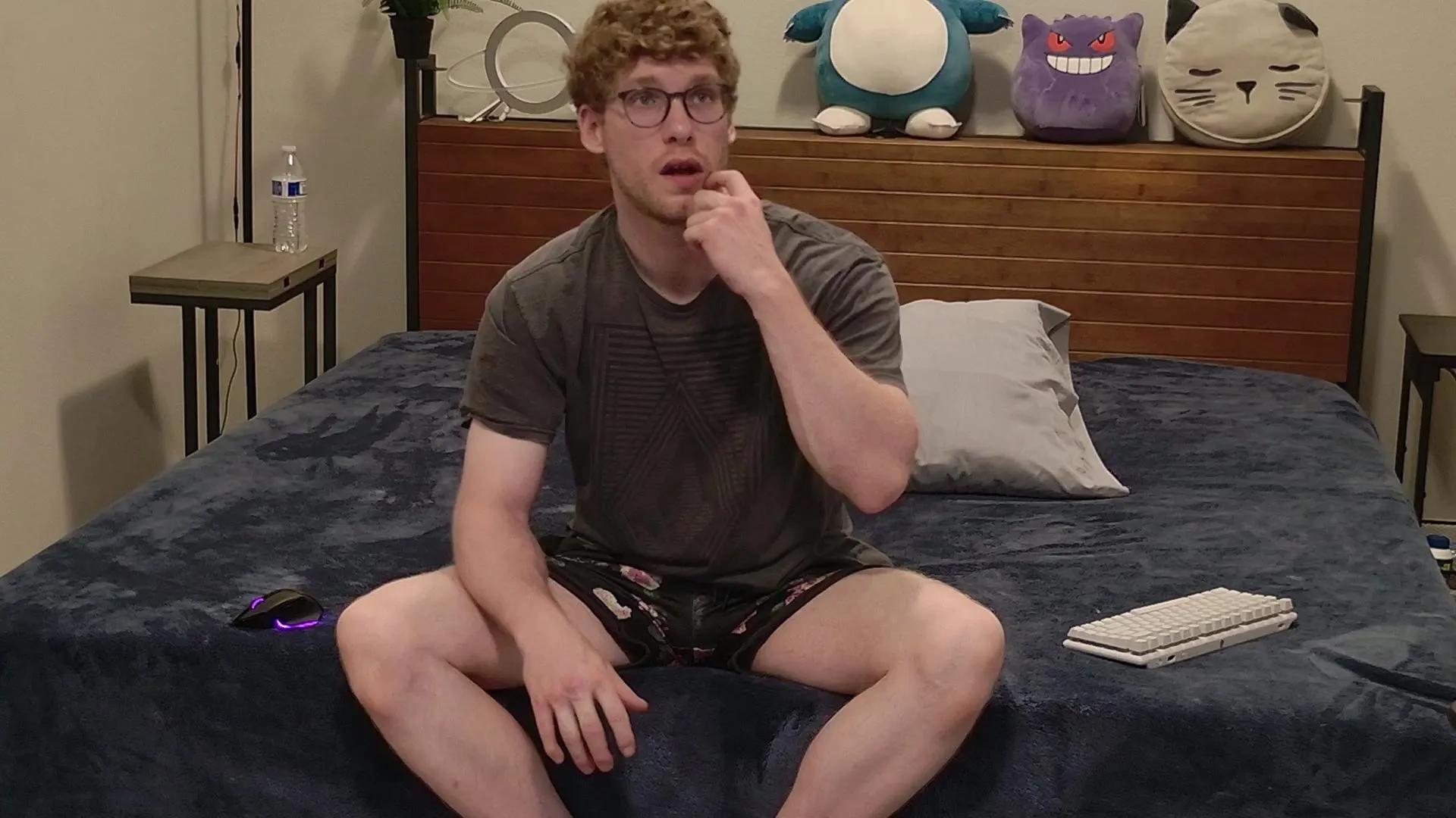 Offline BlueEyedTallGuy on Cam4