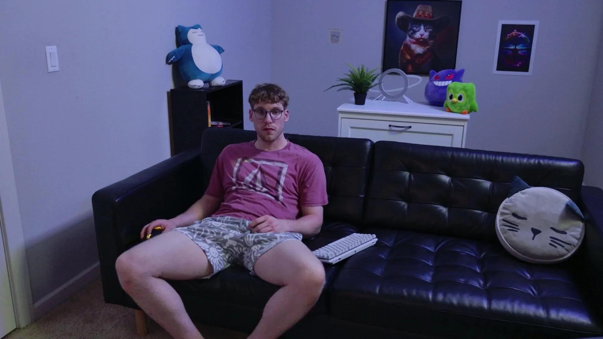 Offline BlueEyedTallGuy on Cam4