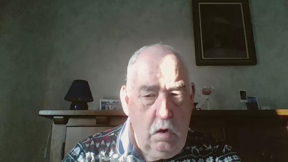 bottom672 on Cam4 