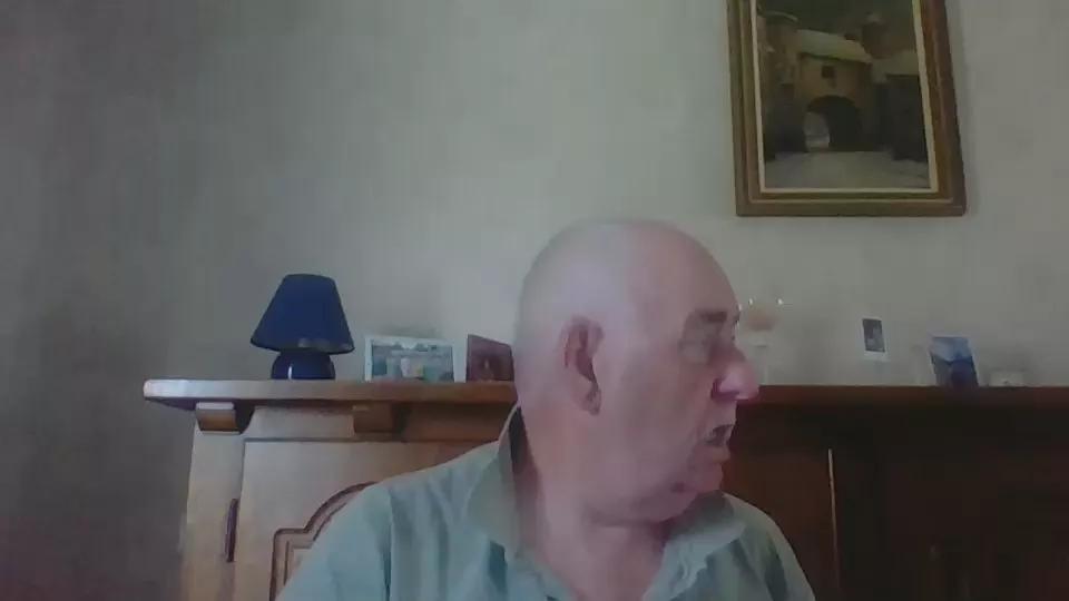 bottom672 on Cam4 
