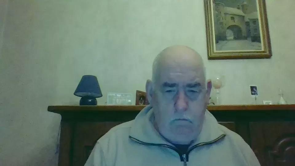 bottom672 on Cam4 