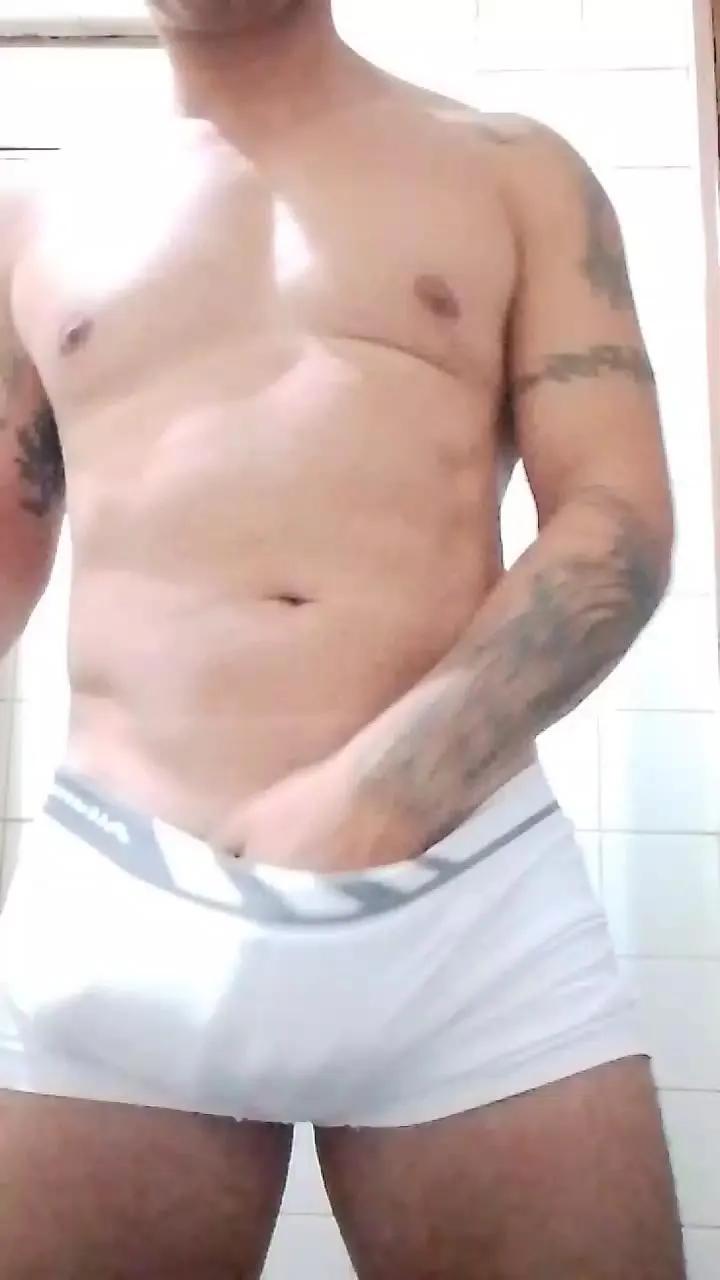 BoyBrutos on Cam4 
