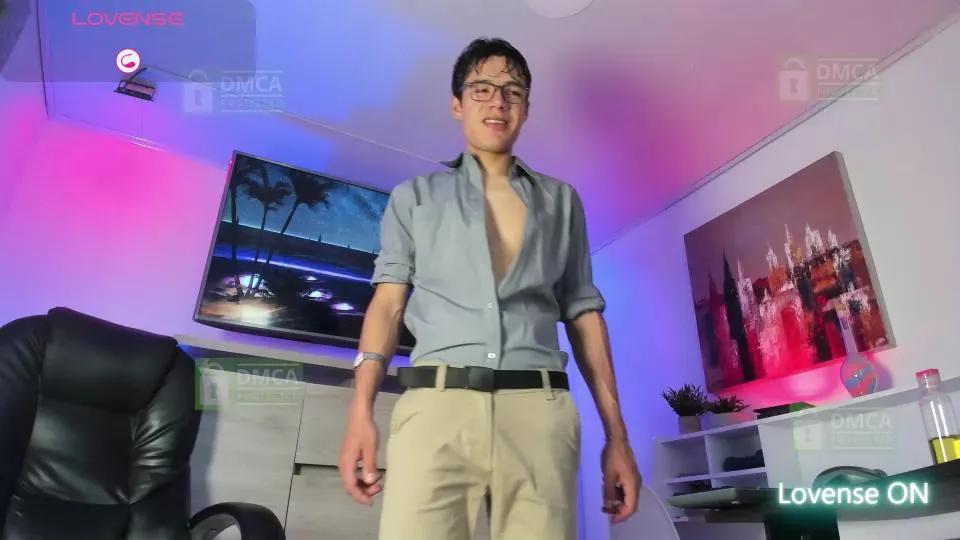 Offline Briam_Hornet_ on Cam4