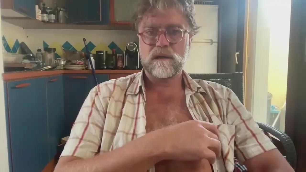 bttm4older1 on Cam4 