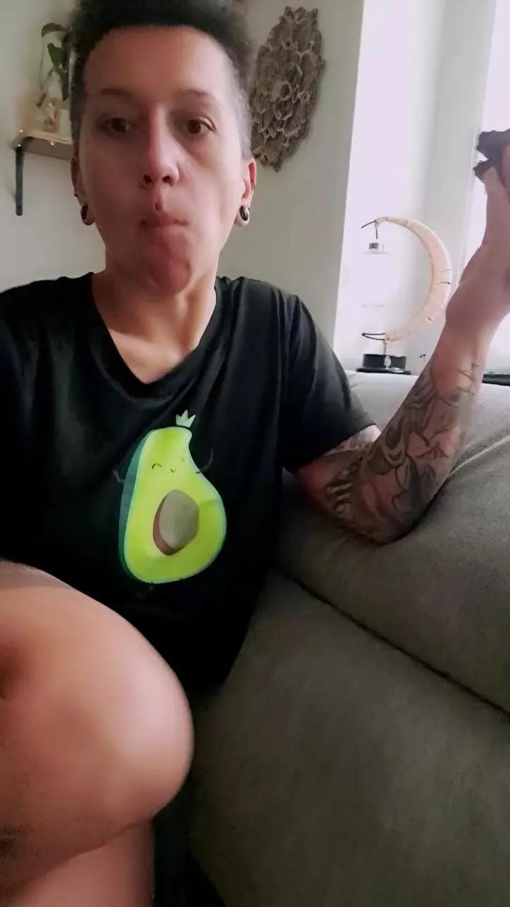 bubblybuum_ on Cam4 