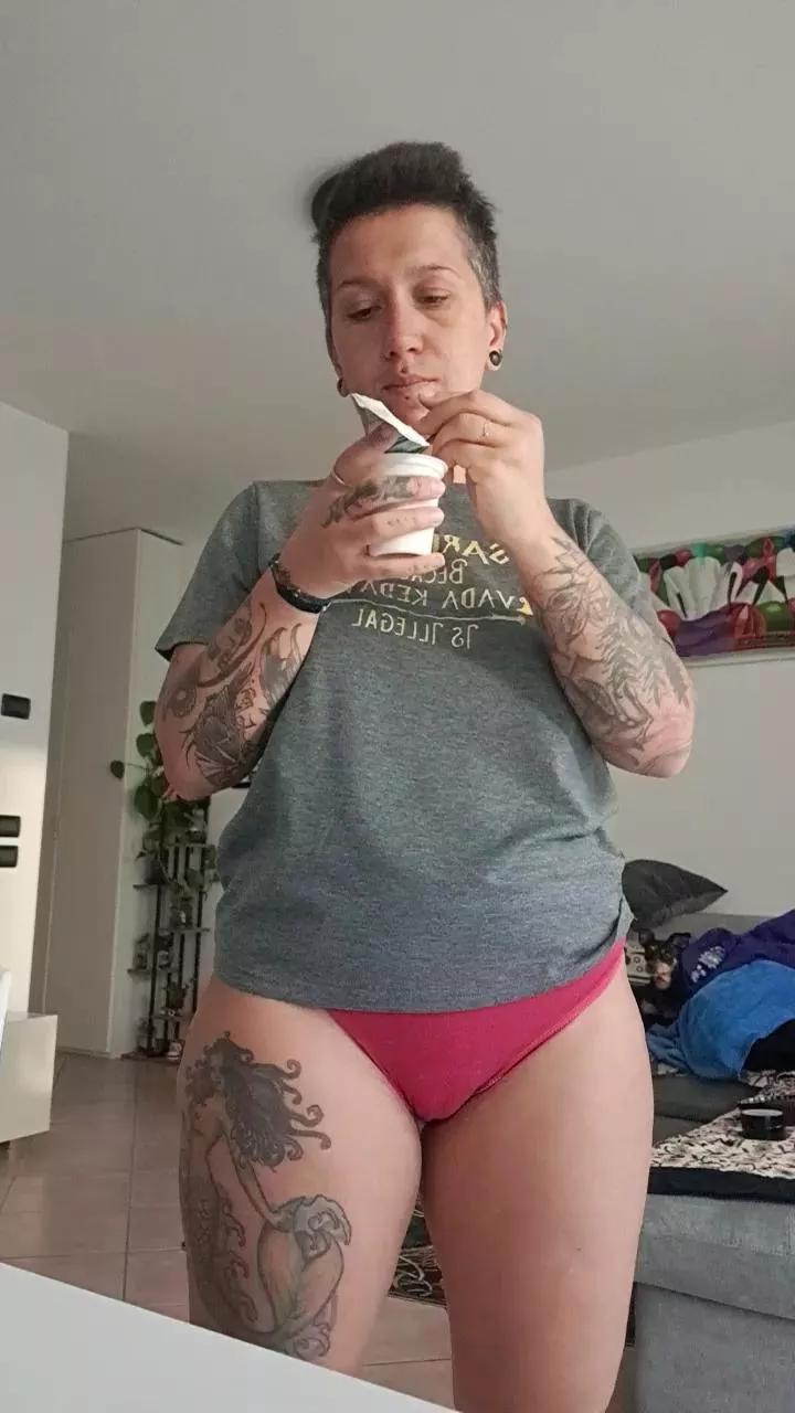 bubblybuum_ on Cam4 