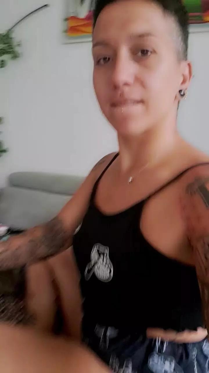 bubblybuum_ on Cam4 