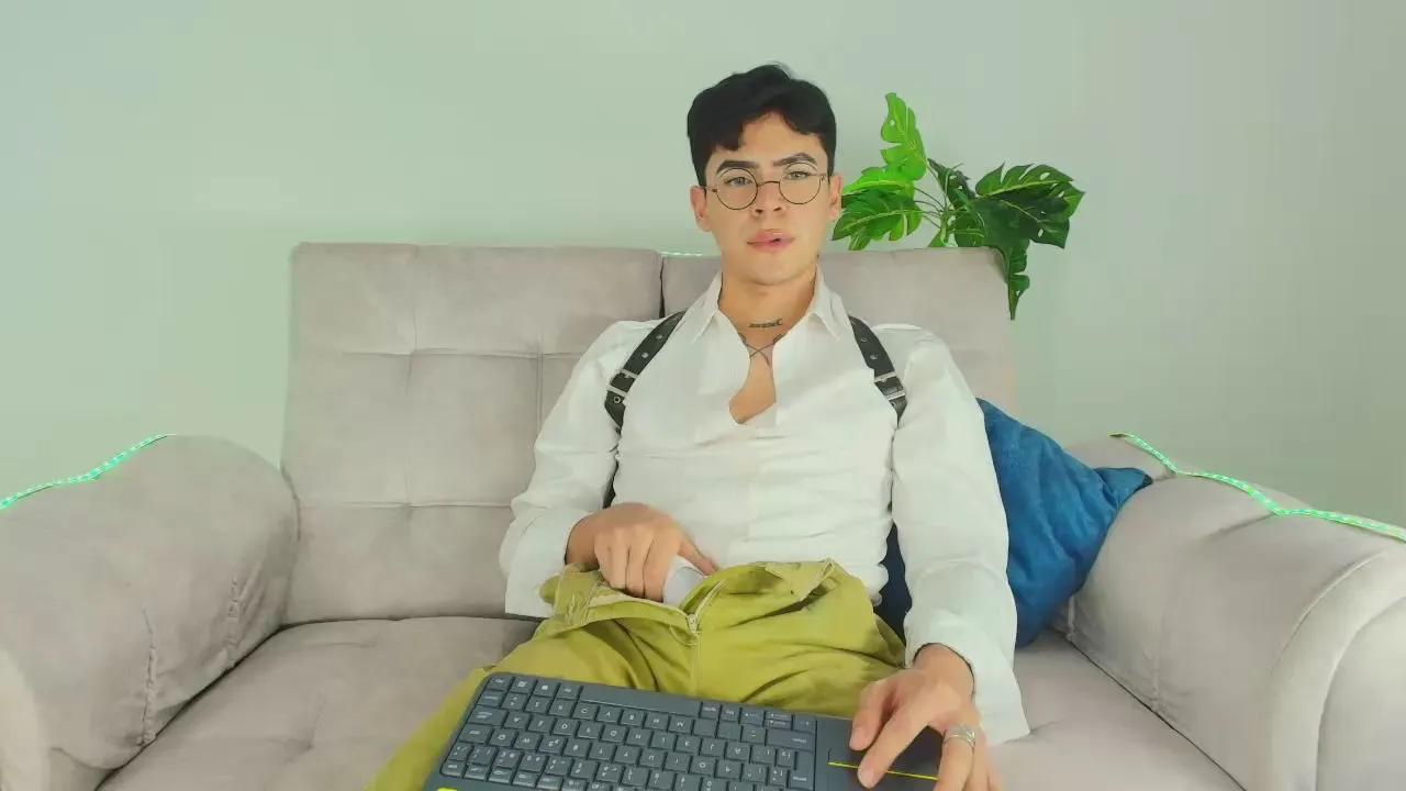 Offline CamiiGuzman on Cam4