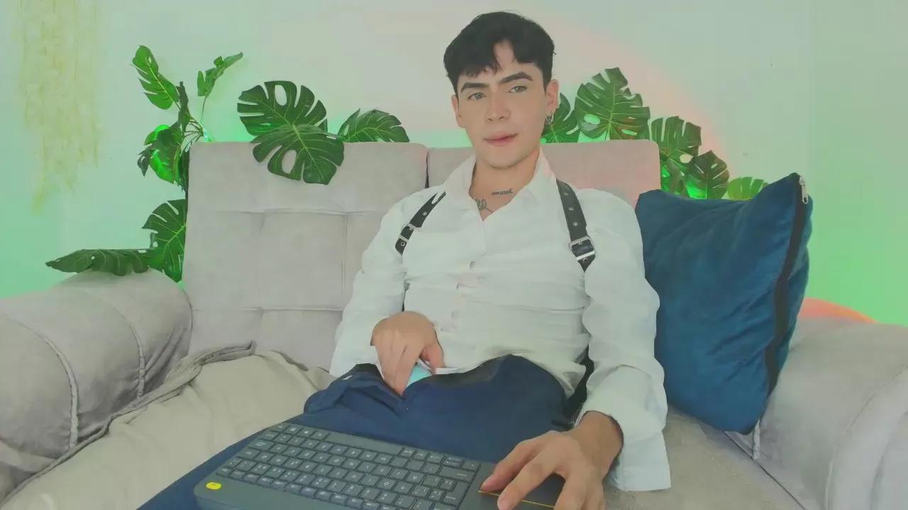 Offline CamiiGuzman on Cam4