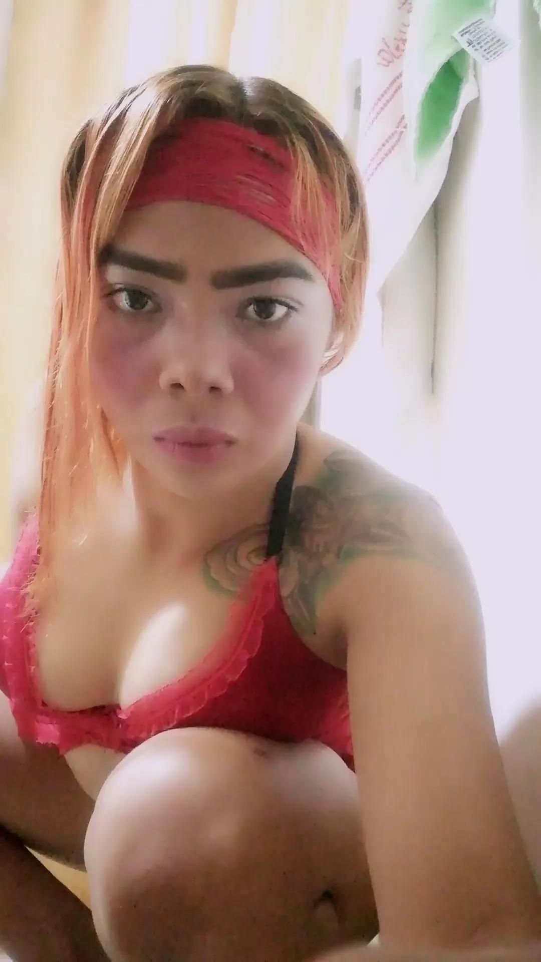 Offline Candyfreemom on Cam4
