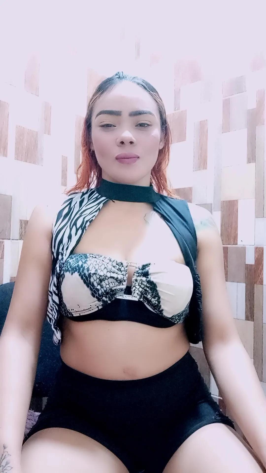 Offline Candyfreemom on Cam4