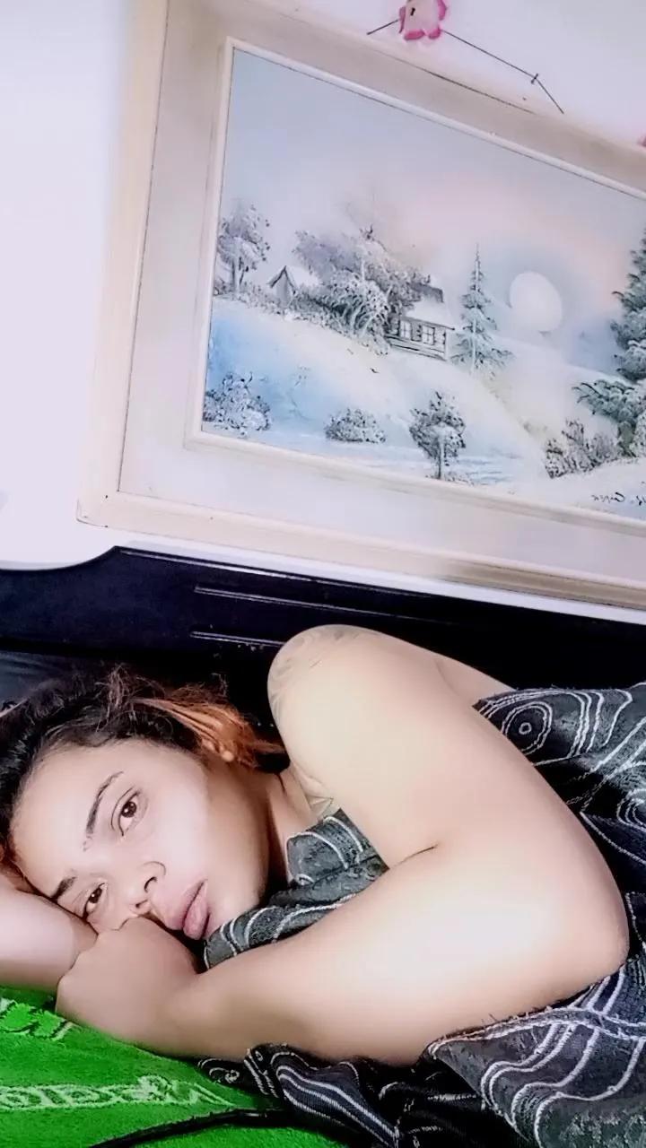 Offline Candyfreemom on Cam4