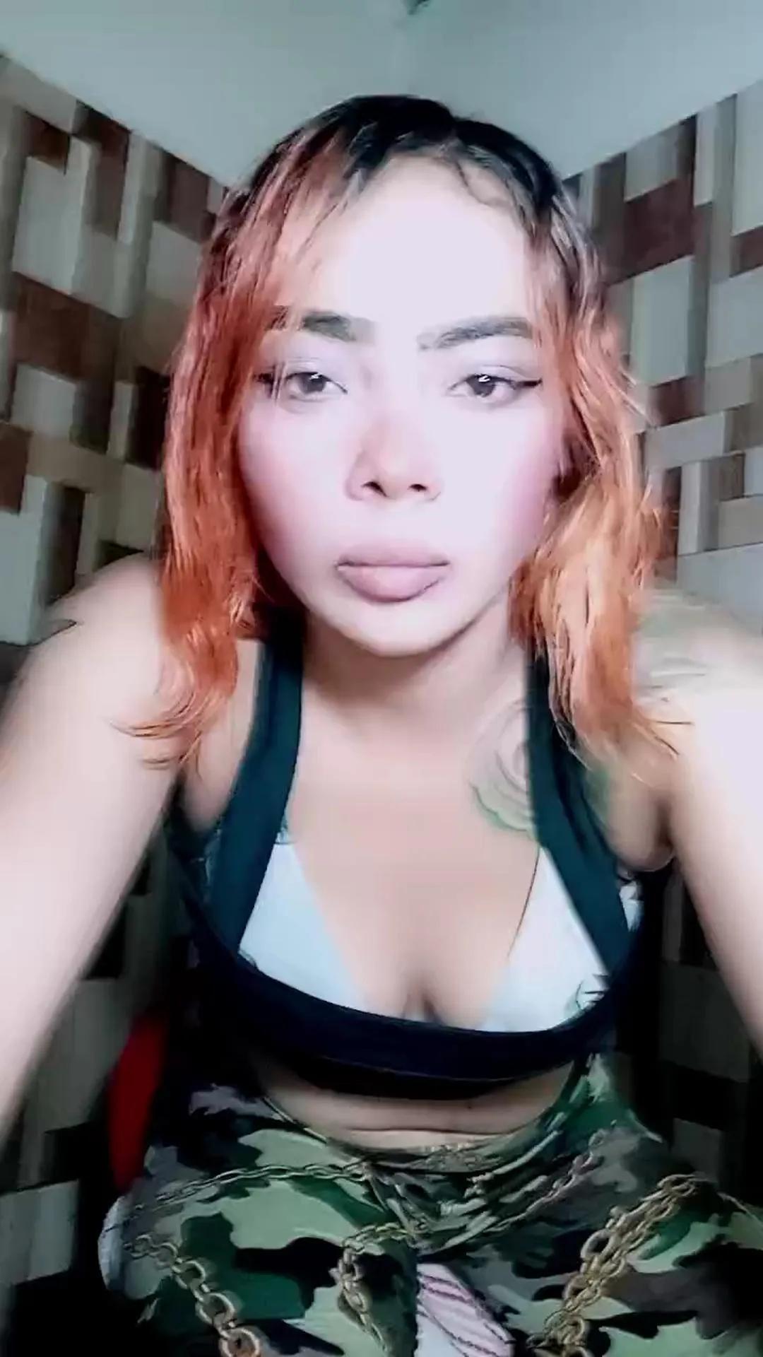 Offline Candyfreemom on Cam4