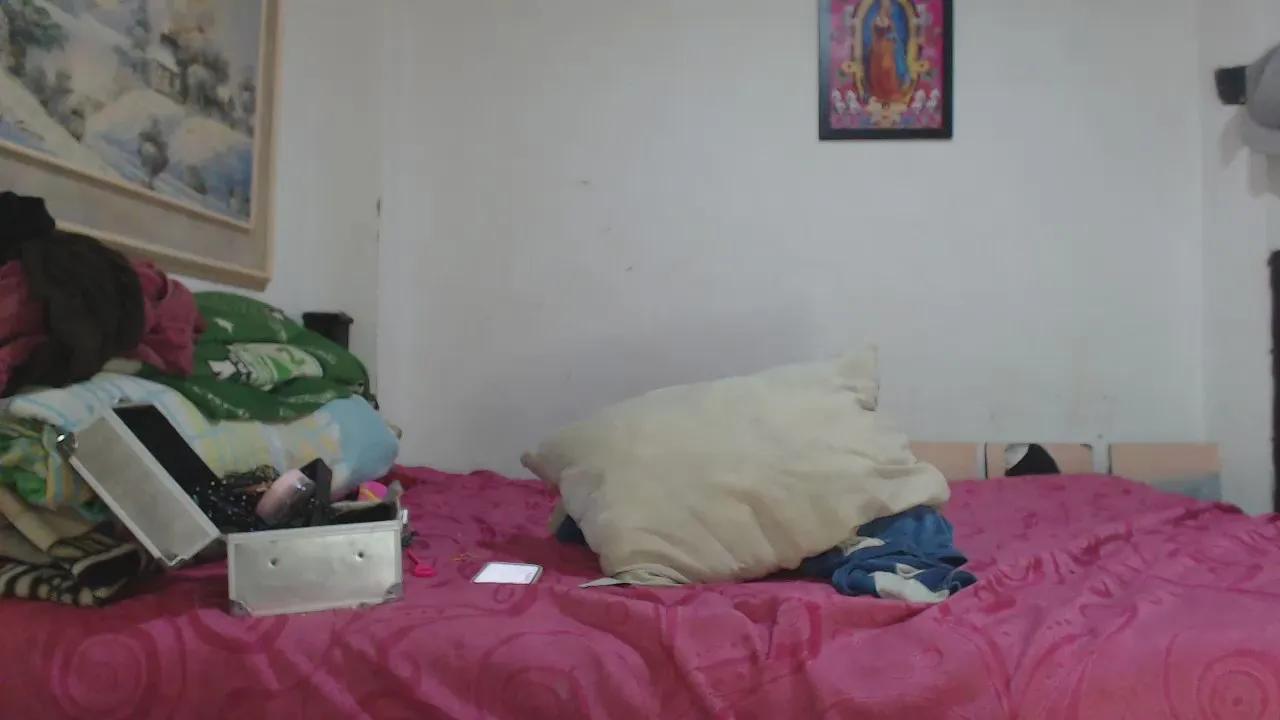 Offline Candyfreemom on Cam4