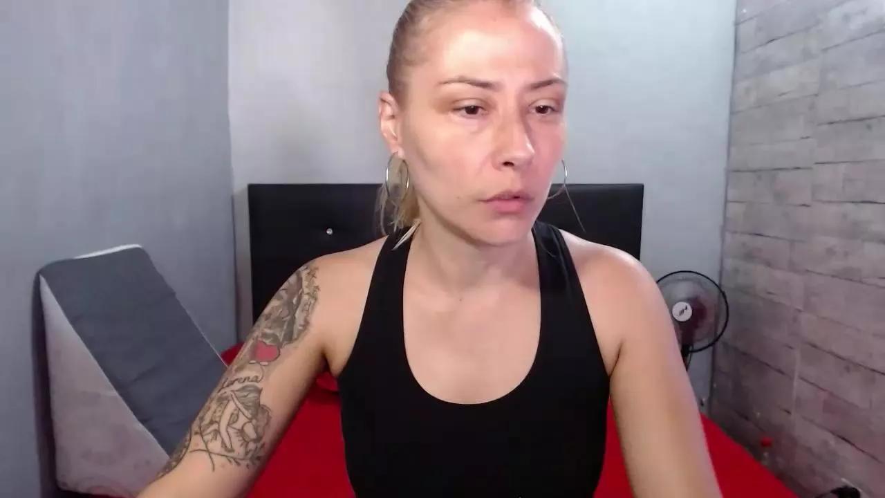 caro_milf_ on Cam4 