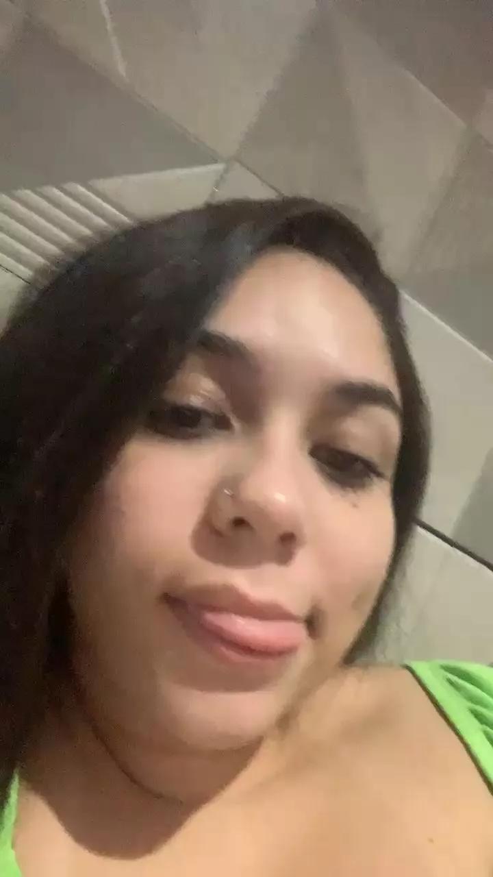 carolz1nha3_ on Cam4 