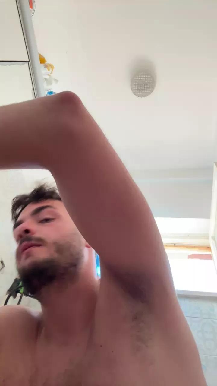 Cazzone22xx on Cam4 