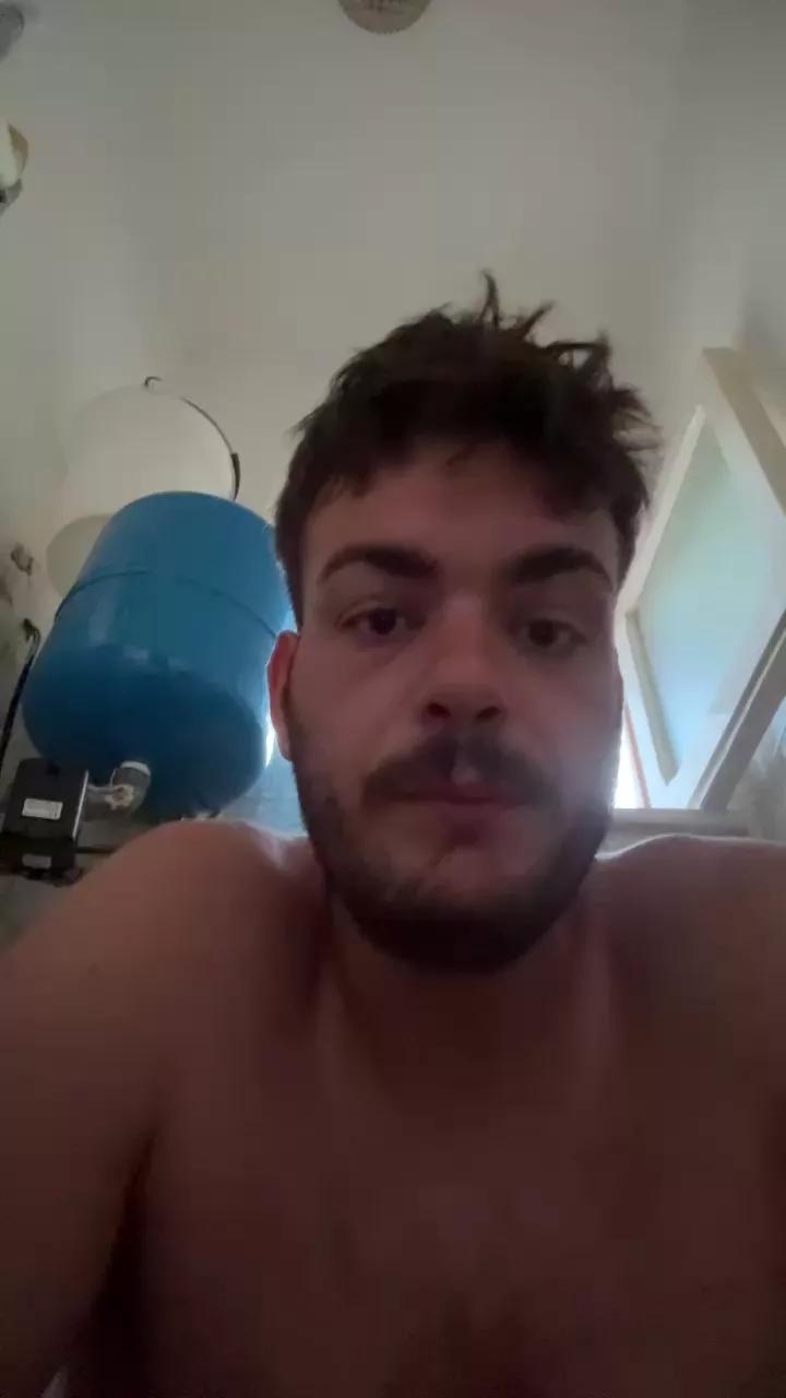 Cazzone22xx on Cam4 