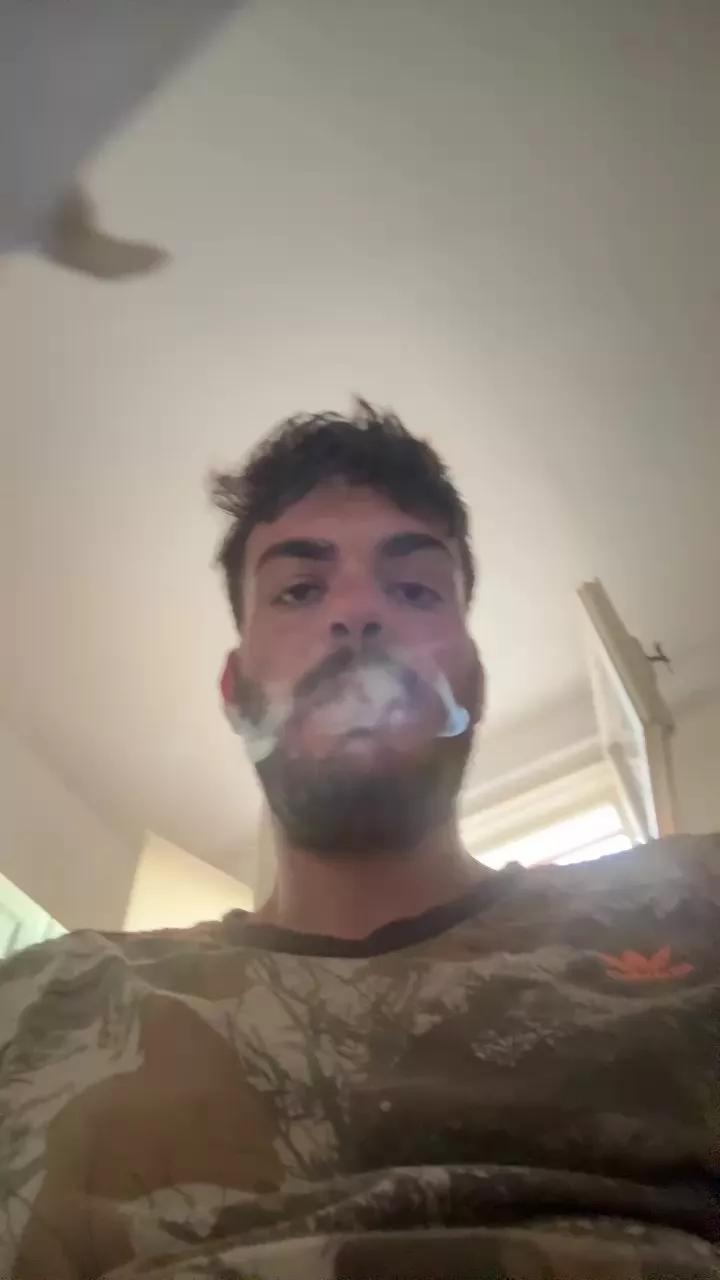 Cazzone22xx on Cam4 