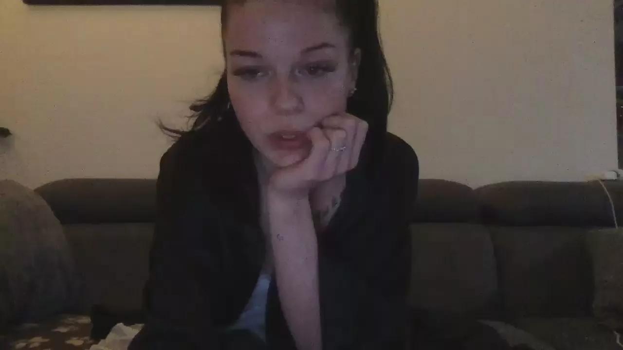 Ch_e_rr_y on Cam4 