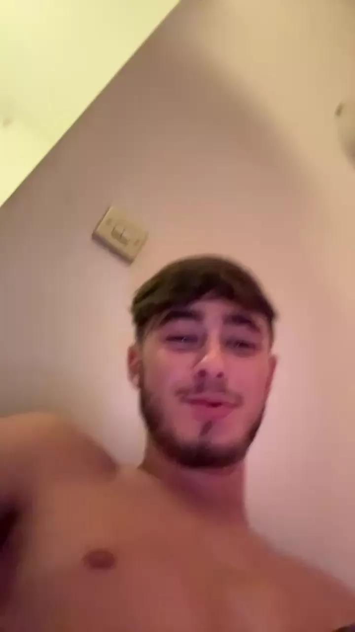 CheekyChap7081 on Cam4 