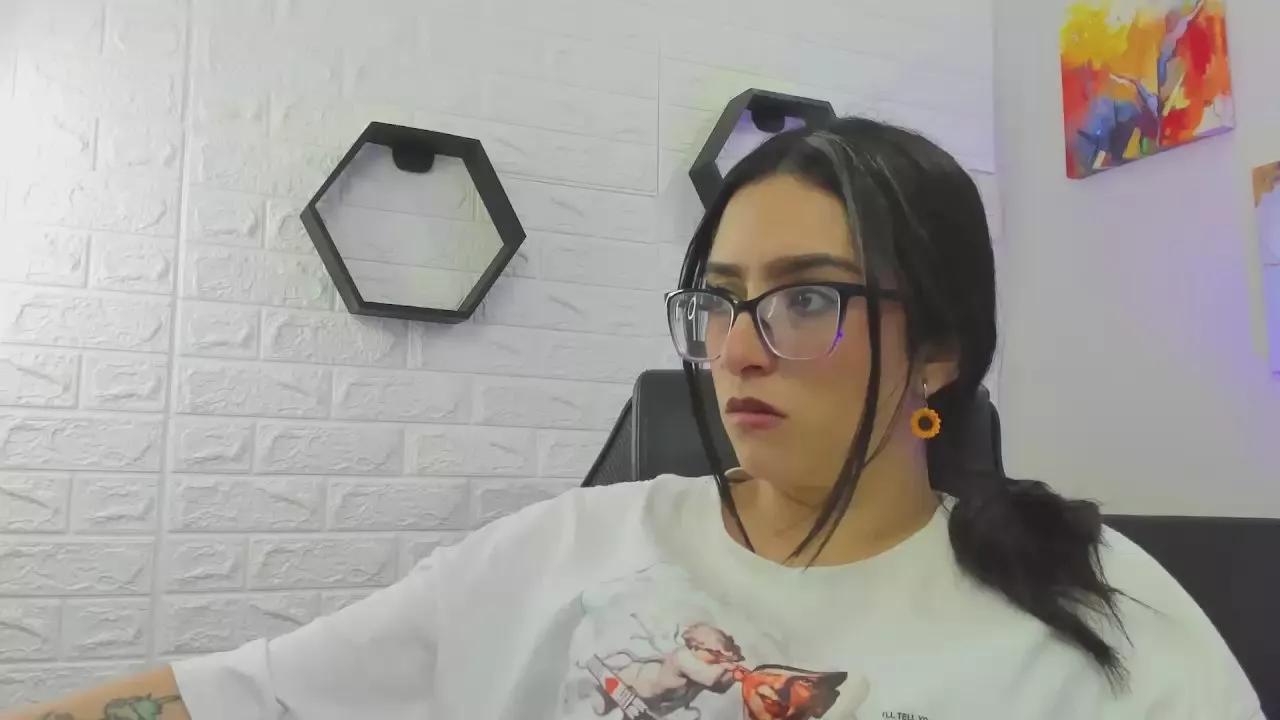 chloe_walk on Cam4 