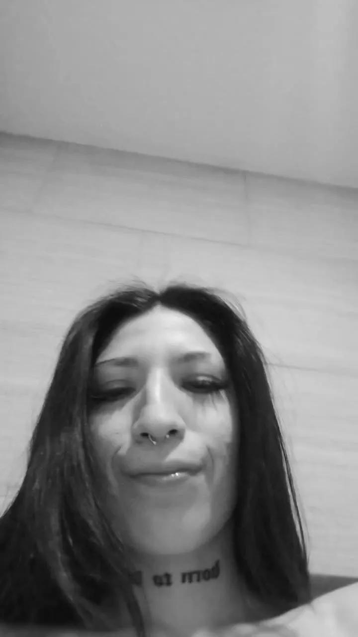 Offline Crystal_g on Cam4