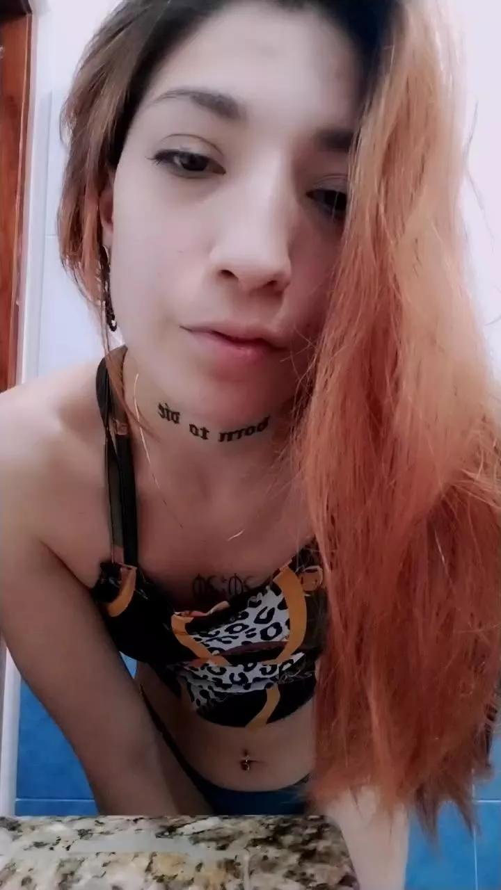 Offline Crystal_g on Cam4